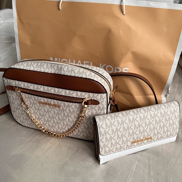 Brand New Michael Kors Purse and Wallet - Picture 2 of 4